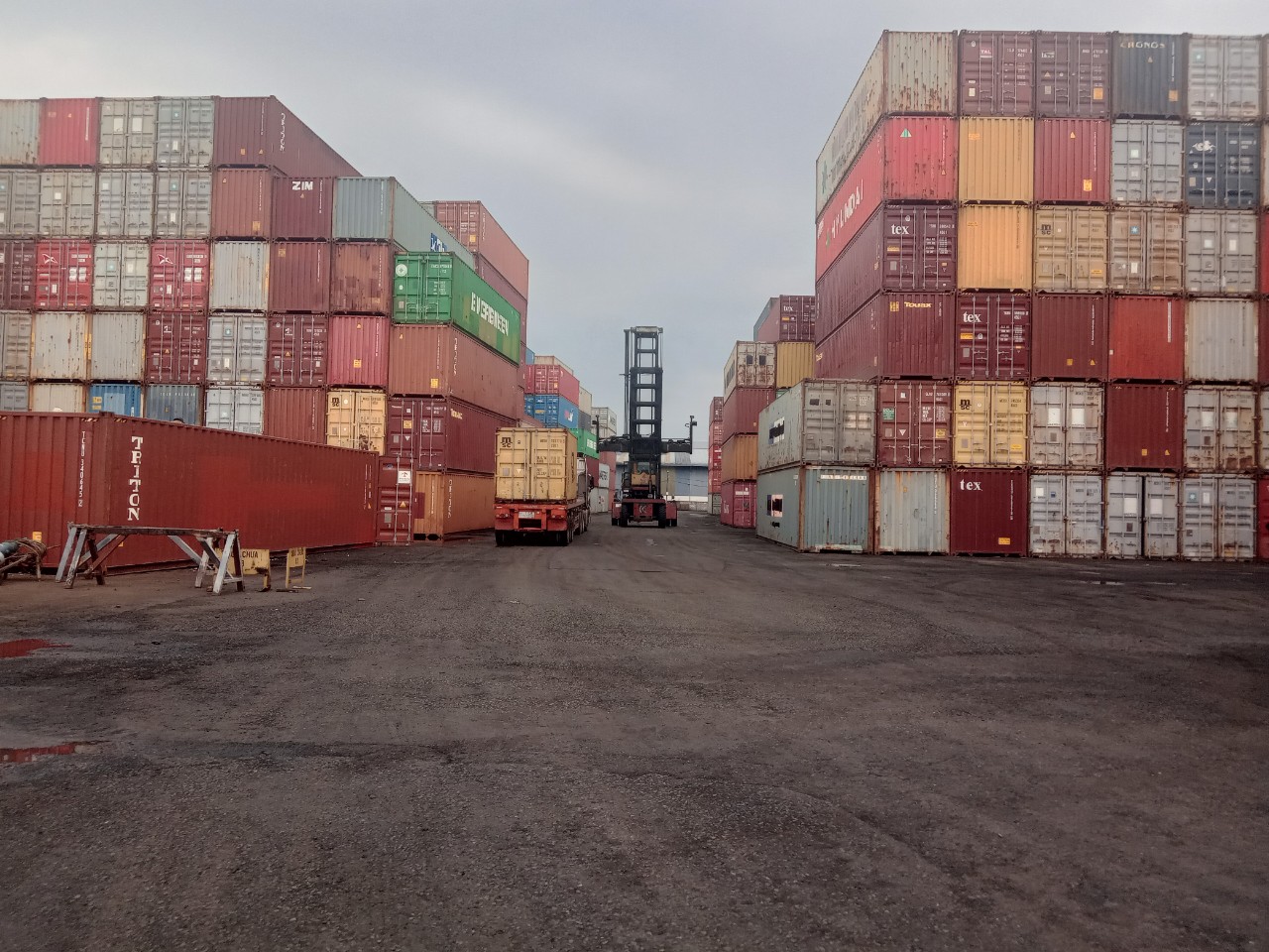 Giá Thuê Container Năm 2026